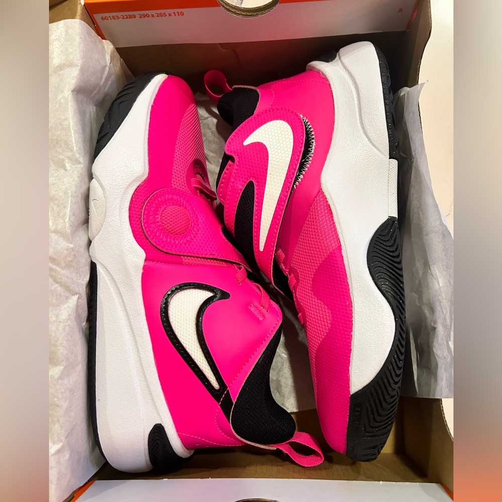 Nike Team Hustle D 11 big Kids' Shoes size 7 Y pink and black no tie